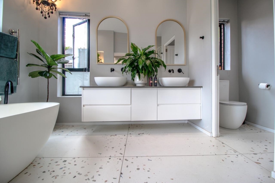 3 Bedroom Property for Sale in Hoog En Droog Western Cape